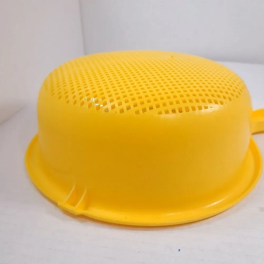 Vintage Action Ind Inc Yellow Plastic Colander Strainer Handle‎ Cheswick, PA